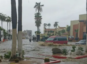 Tormenta tropical Javier se debilita y continúa acercándose a BCS