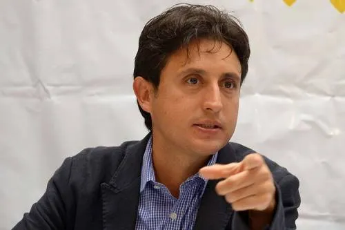 El Diputado Solitario que Crece para Abajo