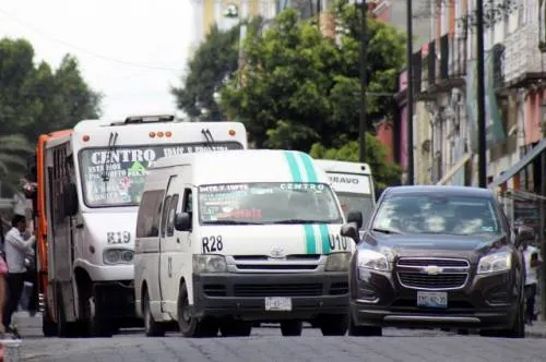 Transportistas arropados por diputado federal de Morena solicitan aumento de 2 pesos al pasaje