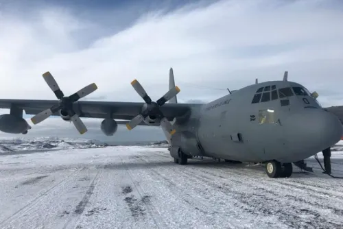 Autoridades chilenas amplían área de búsqueda de avión desaparecido