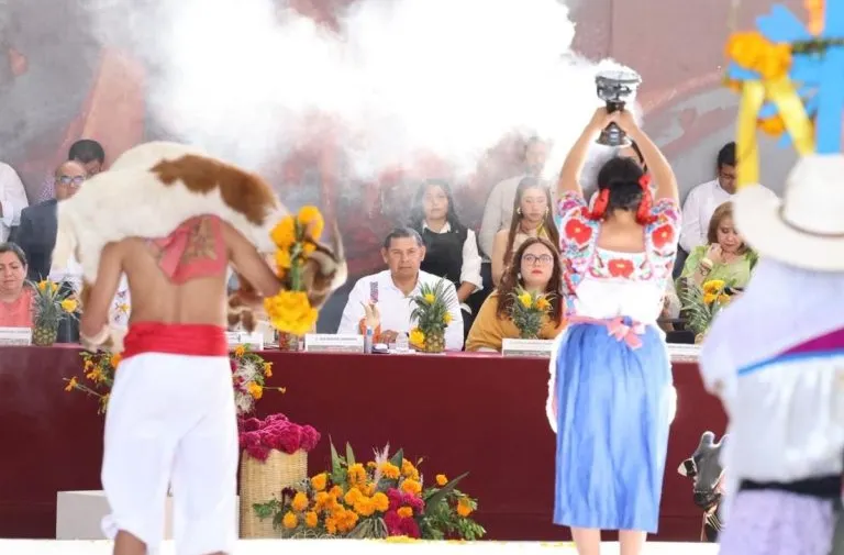 Con mole de caderas, abraza Armenta, la gastronomía popular