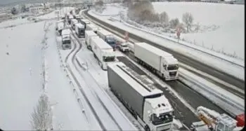 Francia comienza a recuperarse del caos causado por el temporal de nieve Caetano