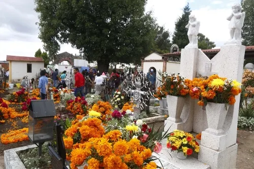 Esperan a 200 mil visitantes en el Panteón Municipal