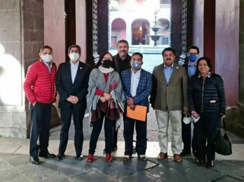 Comunidad BUAP protesta contra administración estatal en Palacio Nacional