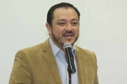 Traidores del PRI deben formarse al final si quieren candidatura: Américo Zúñiga