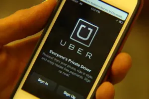 Con viajes gratuitos, responde Uber a marcha taxista en el DF