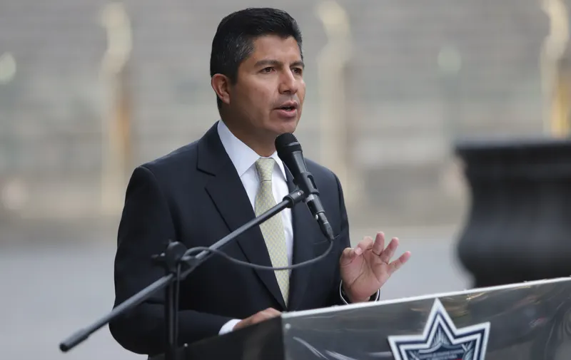 Lalo de buenas y el PRI de capa caída
