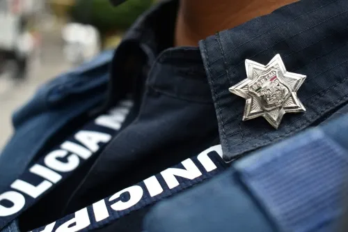 Tras comprobar procedencia legal de dinero y combustible, liberan a policía de Puebla detenido