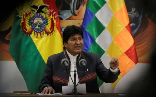 Evo Morales se impone en primera vuelta de elecciones en Bolivia