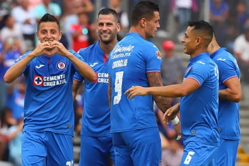 Cruz Azul vence 4-1 a Lobos BUAP y sube al cuarto sitio