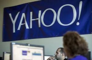 Verizon va por el negocio de Internet de Yahoo; Google analiza ofertar