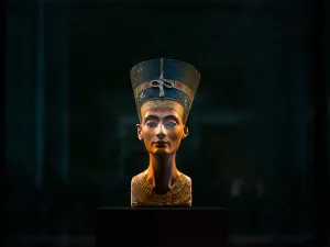 Buscarán con radar tumba de Nefertiti