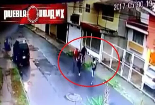 Asaltan a punta de pistola a dos estudiantes de la BUAP en San Manuel