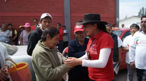 Arely Ávila se compromete con los habitantes de Esperanza