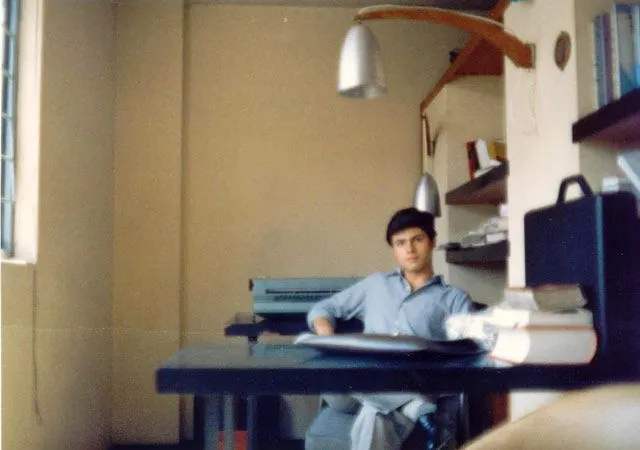 EPN inicia efecto sentimental; publica fotos de su infancia