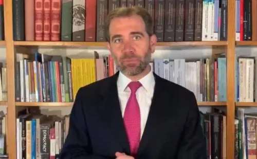 INE insiste en suspender transmisión de las “mañaneras” en periodo de campañas