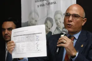 Instala Coparmex 14 módulos para recaudar firmas de Ley 3 de 3