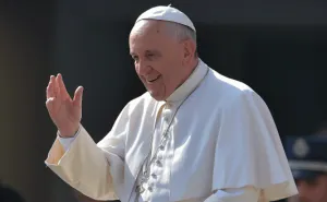 Francisco pide oraciones por víctimas de terremotos en Ecuador y Japón