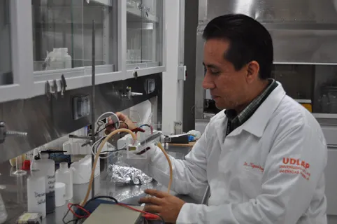 Estudiantes de la UDLAP trabajan en proyectos de nanotecnología
