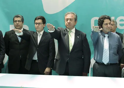 Leopoldo de Lara se lanza contra líderes del PRI