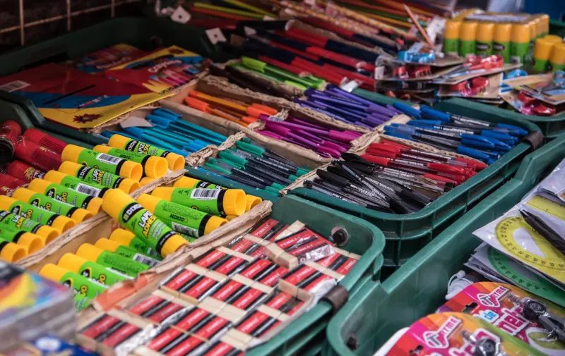 ¿Algo más? Filtran polémica lista de útiles escolares con todo y galones de pintura y cartuchos de impresora