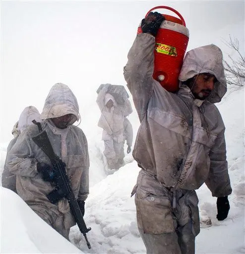 Sin rastro alguno de soldados de Pakistán sepultados por avalancha