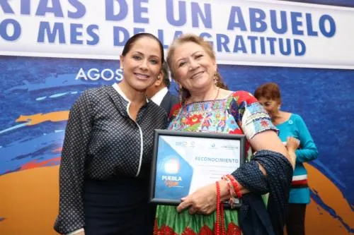 Dinorah López trabaja a favor del bienestar de las personas adultas mayores