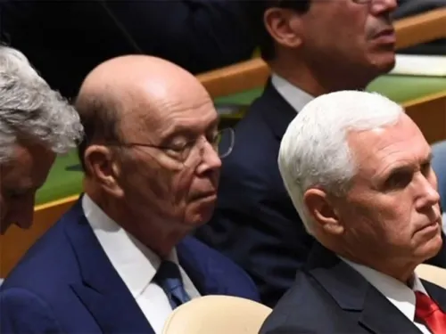 Secretario de EU se duerme en discurso de Trump
