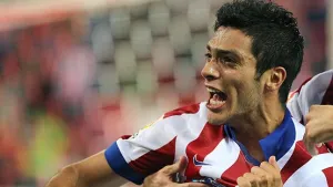 Raúl Jiménez va por sus primeros minutos en UCL