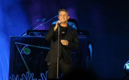 Alejandro Sanz anuncia #Elmundofuera. La película