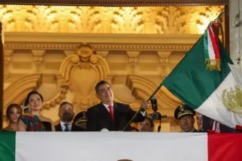 Sergio Salomón Céspedes dio su segundo y último Grito de Independencia en el Palacio Municipal de Puebla
