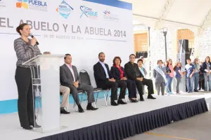 Encabeza Alonso de Moreno Valle celebración del Día del Abuelo y la Abuela