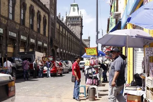 Ayuntamiento libera la 5 de mayo de ambulantes: Banck