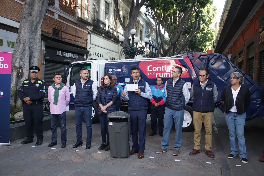 nueva ruta de recolección de basura y de la instalación de botes papeleros