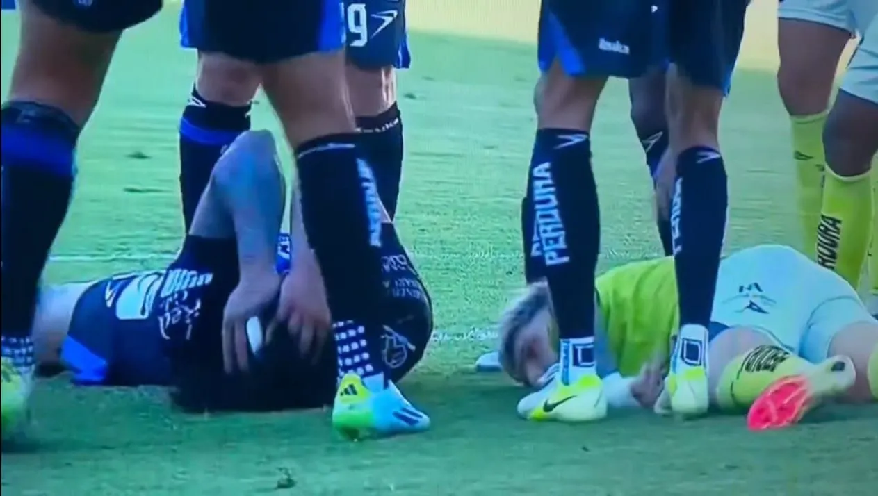 Fuerte golpe entre jugadores del Querétaro-Puebla
