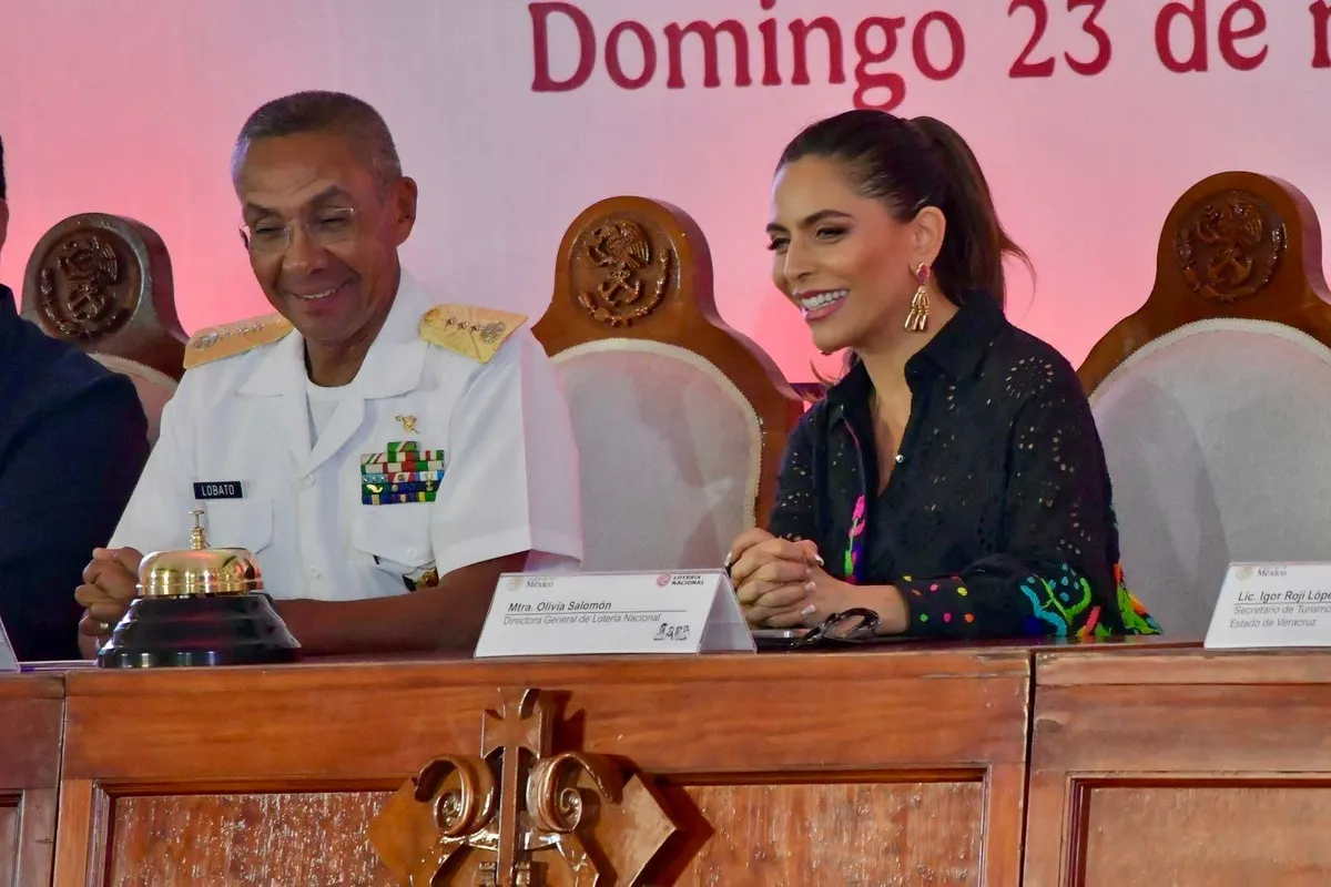 Lotería Nacional realiza sorteo en Veracruz para honrar 200 años de la Consolidación de la Independencia en el mar