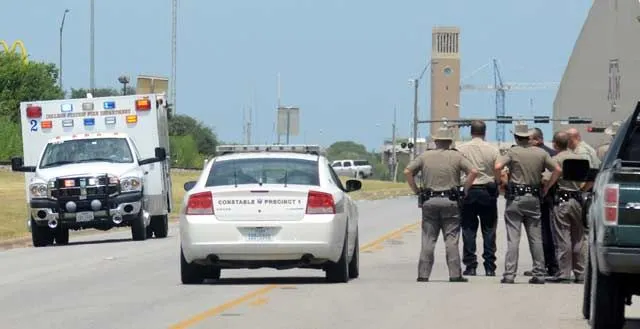 Balacera cerca de Universidad de Texas deja al menos tres muertos