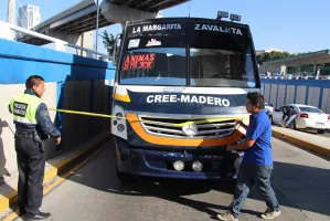 Identifican al hombre que cayó del autobús en La Noria