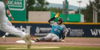 Bravos de León derrota a Pericos de Puebla y empata la serie