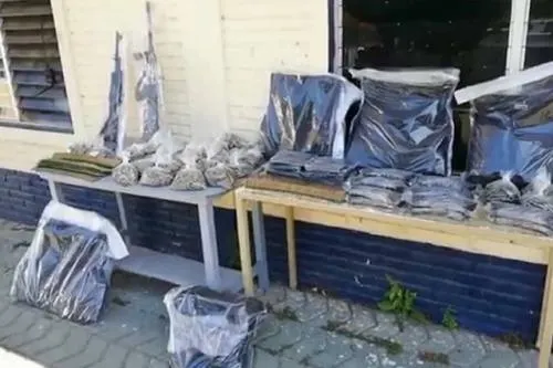 Decomisan armas y equipo táctico en Venustiano Carranza