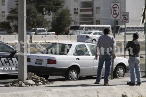 Delincuentes roban auto y en su interior encuentran 70 mil pesos en efectivo