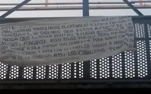 Supuestos Templarios cuelgan narcomanta en La Margarita