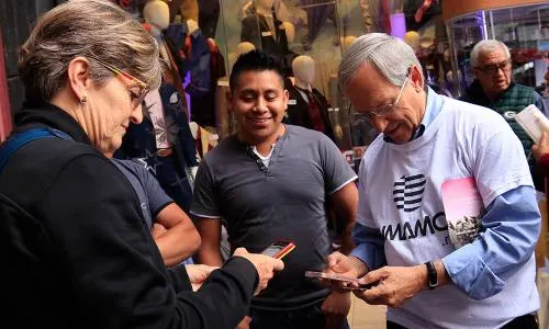 Video: Prohíben a Enrique Cárdenas recabar firmar en la Capu