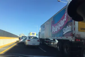 Carambola en el segundo piso de la México-Puebla