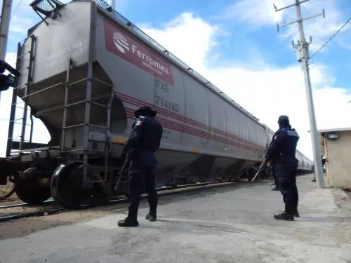 Policía Estatal y auxiliar frustran robo a tren en Tepeaca