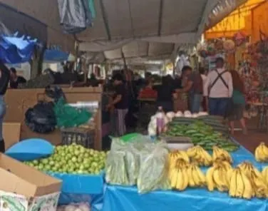 Tras reconstrucción del mercado de San Martín Texmelucan, regresan 300 comerciantes a ocupar sus lugares