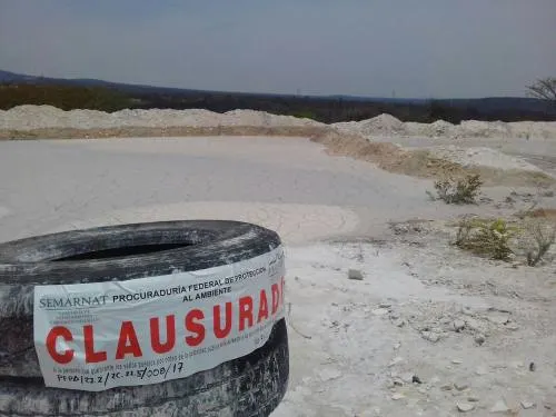 Clausura PROFEPA presa de lodos de mármol por contaminar río en Puebla