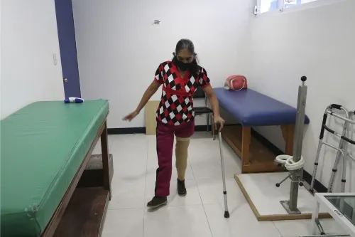 Beneficia SEDIF a persona de Tlacuilotepec con una prótesis