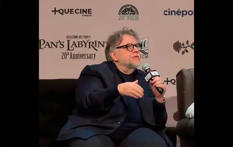 Guillermo del Toro respalda protestas por agua sucia en Guadalajara: “estoy con ellos al 100%”