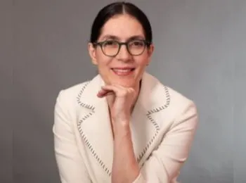 Critican a Paula María García, hija de Olga Sánchez Cordero y candidata a ministra, por aparecer en revista poblana